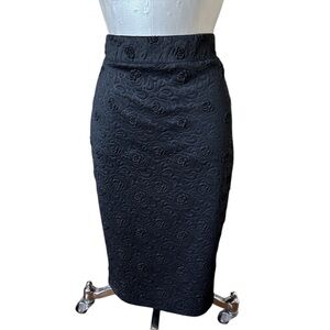 One 5 One Women’s Pencil Black Skirt Floral Embossed Back Slit size Medium